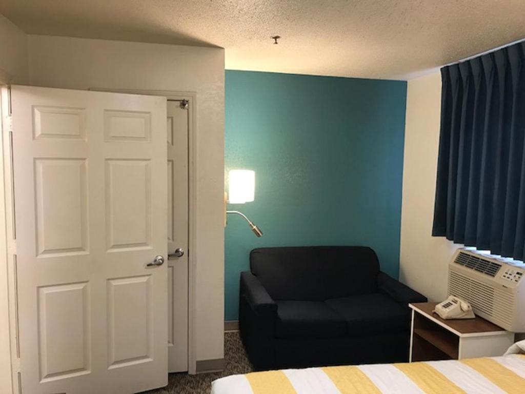 InTown Suites Extended Stay Houston TX- Cypress Fairbanks - image 3