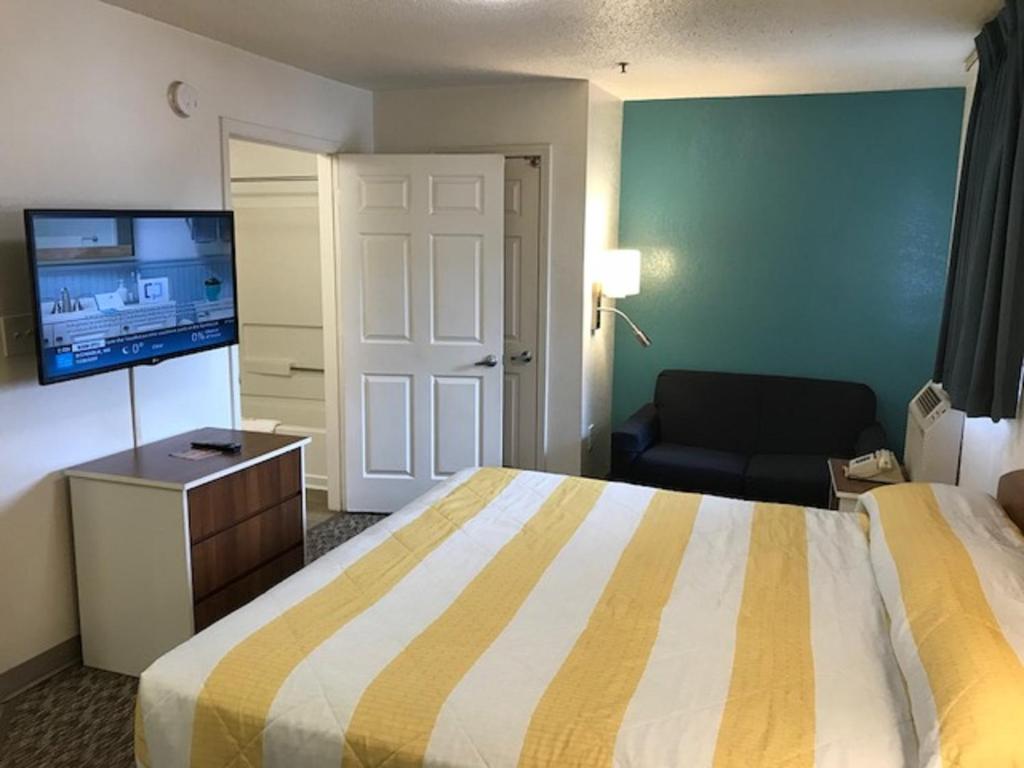 InTown Suites Extended Stay Houston TX- Cypress Fairbanks - image 7